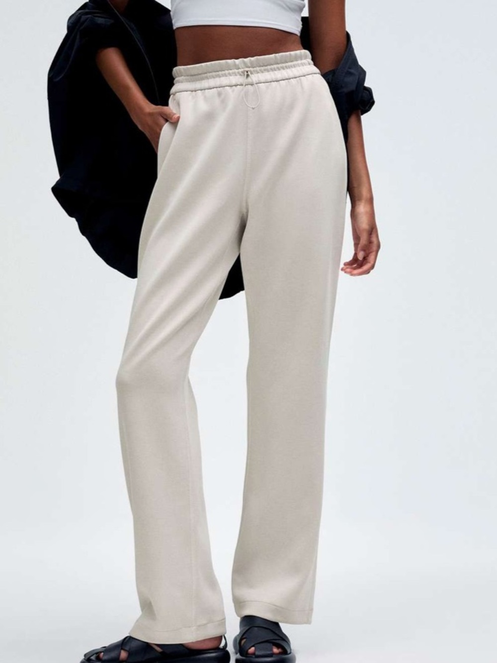 Lululemon Softstreme High-Rise Pant
*Short Bone size 6